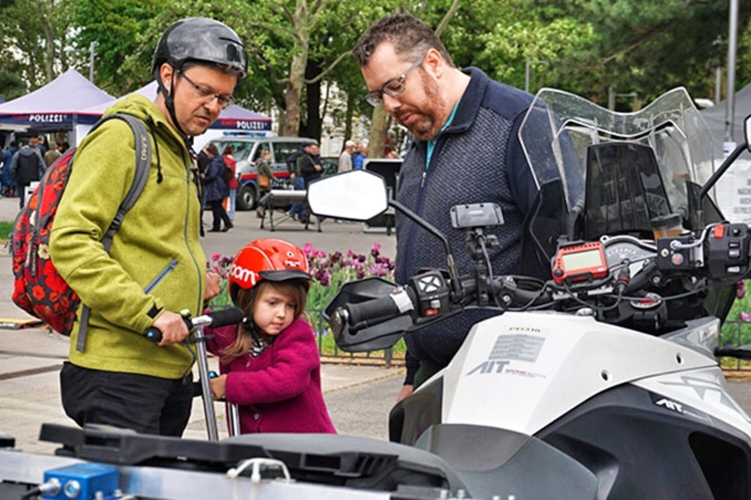 Peter Saleh explaining MoProVe | Photo: Armin Hoyer - arminonbike.com