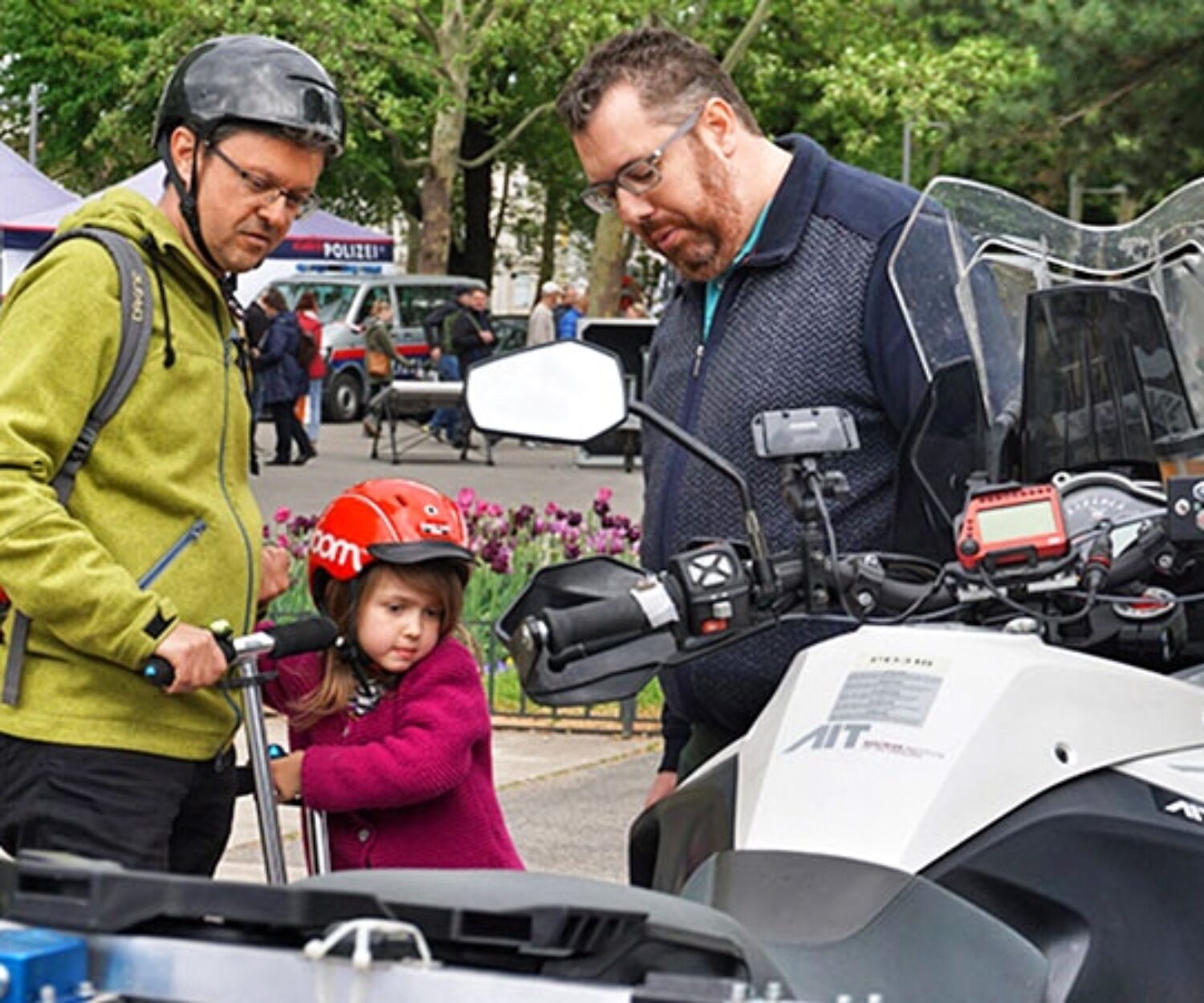 Peter Saleh explaining MoProVe | Photo: Armin Hoyer - arminonbike.com