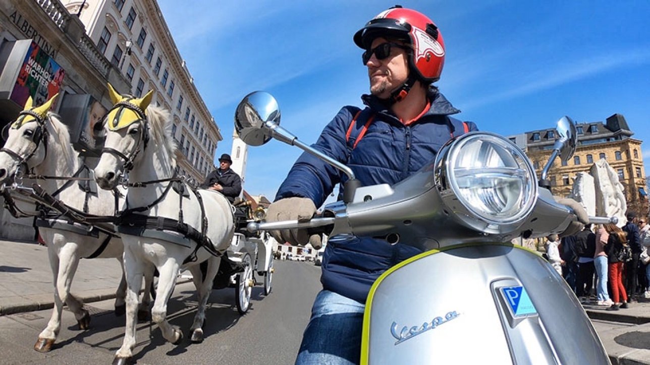 ARMIN ON BIKE on Vespa Elettrica in Vienna | Photo: Armin Hoyer - arminonbike.com