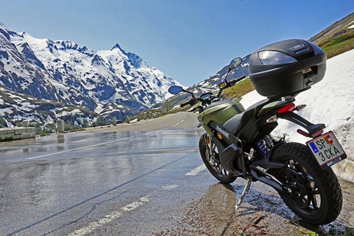 Zero DS facing Grossglockner | Photo: Armin Hoyer - arminonbike.com