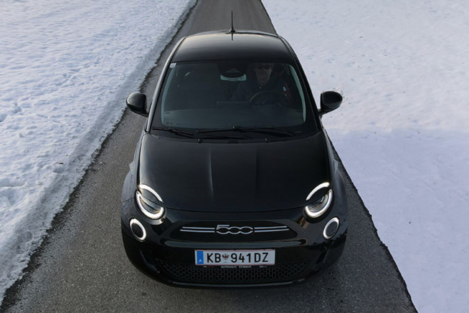 Armin in Fiat 500 Electric | Photo: Armin Hoyer - arminonbike.com