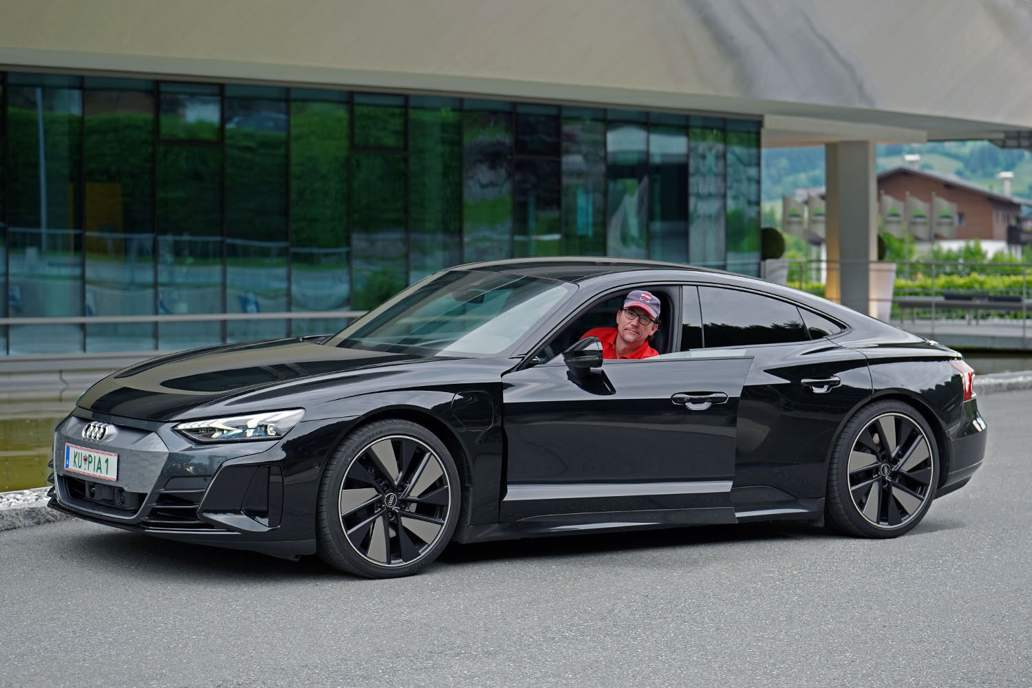 Armin in Audi e-tron GT quattro | Photo: Dagmar Berger