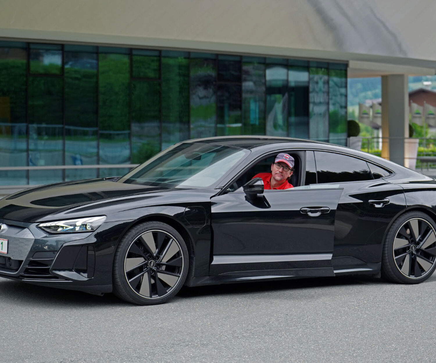 Armin in Audi e-tron GT quattro | Photo: Dagmar Berger