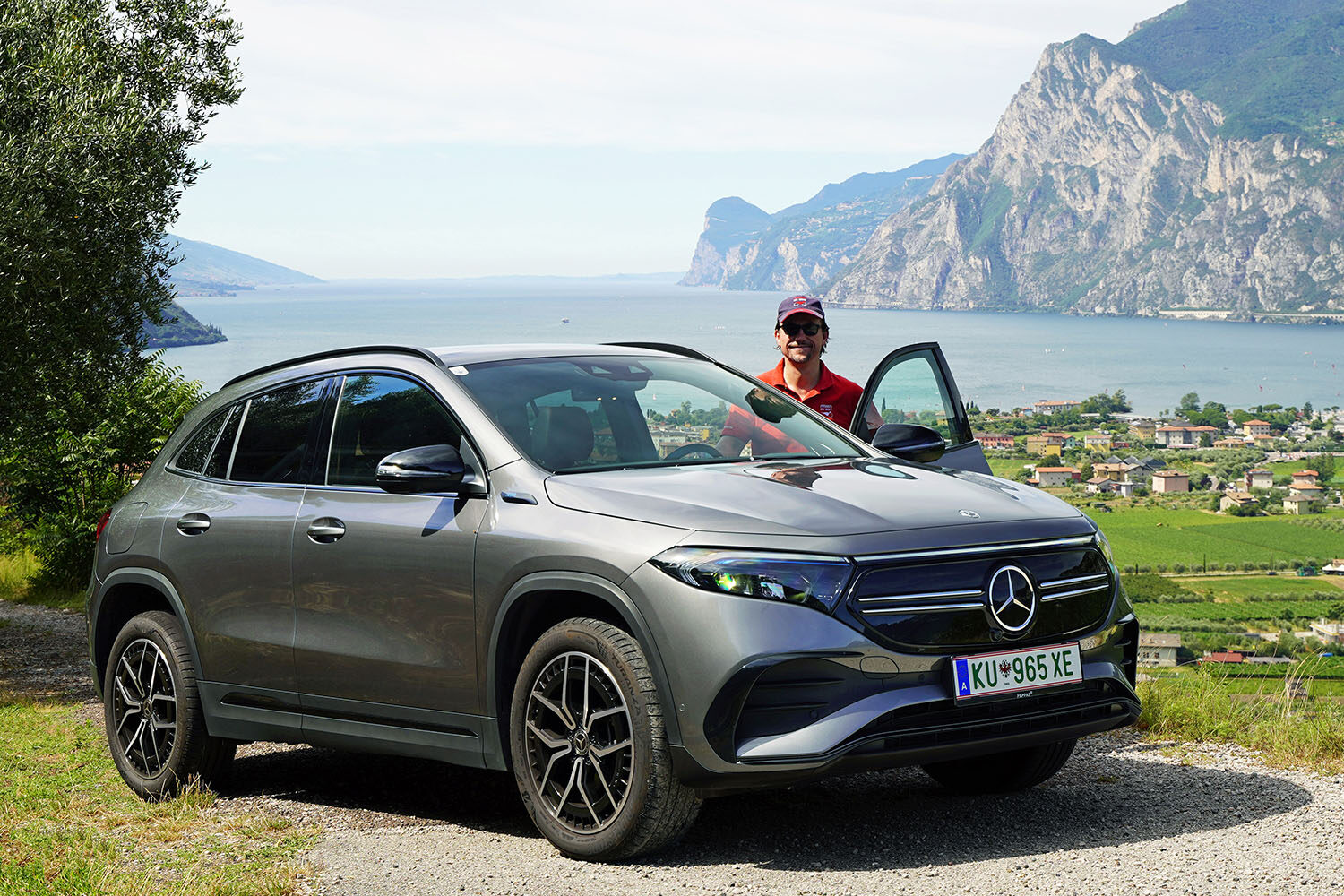Mercedes-Benz EQA 250 in front of Lake Garda | Photo: Dagmar Berger