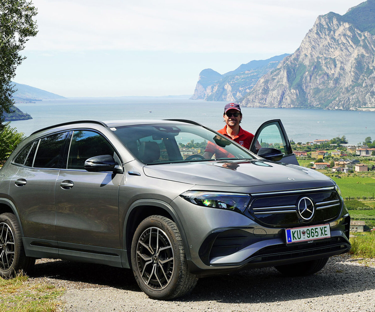 Mercedes-Benz EQA 250 in front of Lake Garda | Photo: Dagmar Berger