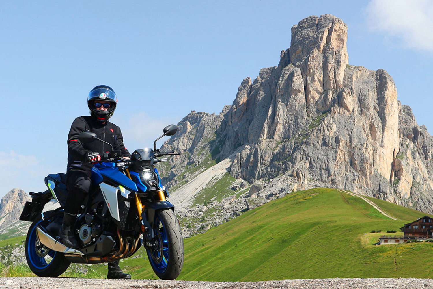 Suzuki GSX-S1000 at Giau Pass | Photo: Armin Hoyer - arminonbike.com