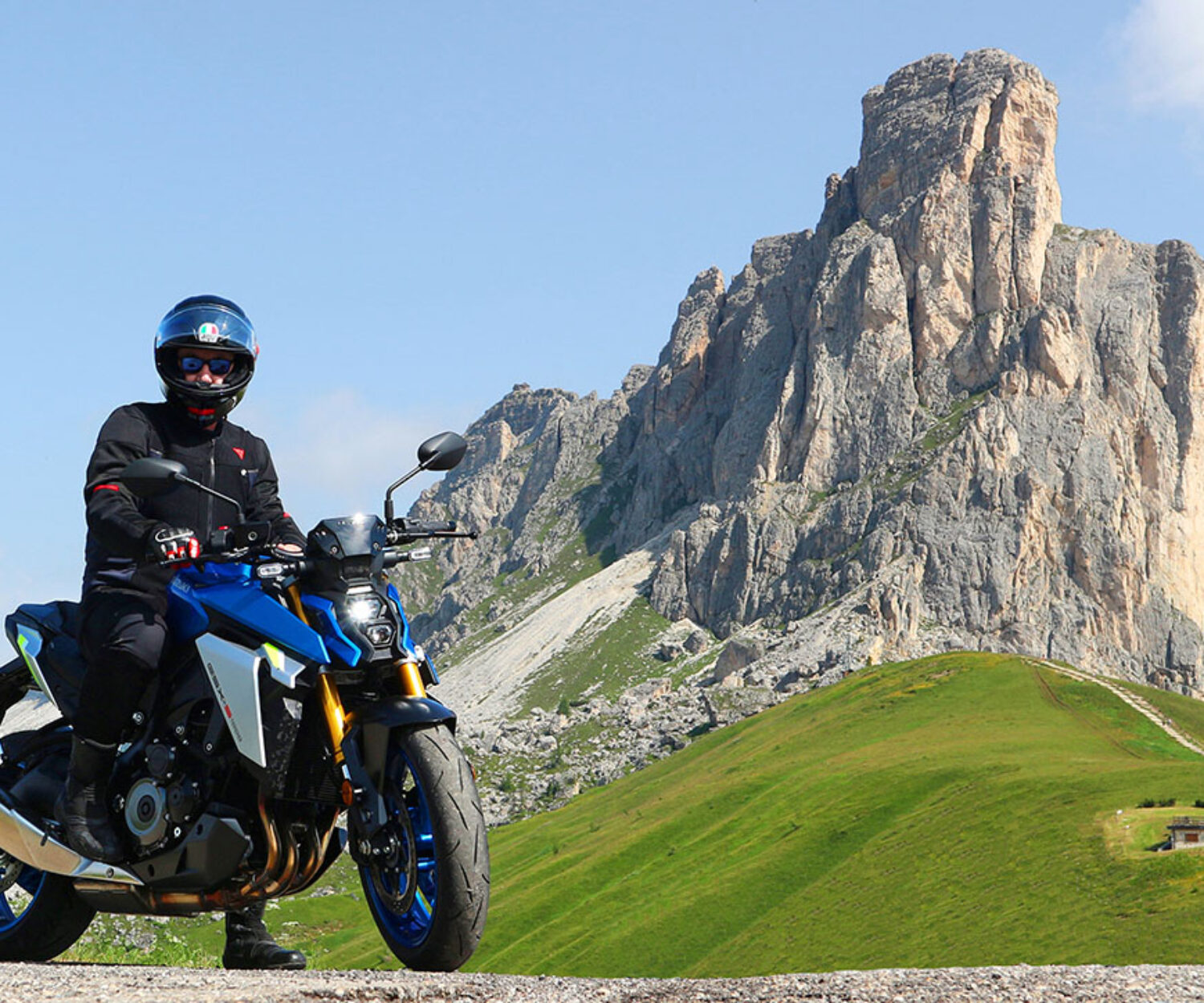 Suzuki GSX-S1000 at Giau Pass | Photo: Armin Hoyer - arminonbike.com