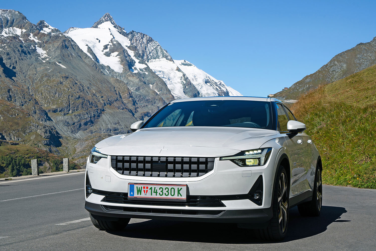 Polestar 2 mit dem Großglockner im Hintergrund | Photo: Armin Hoyer
