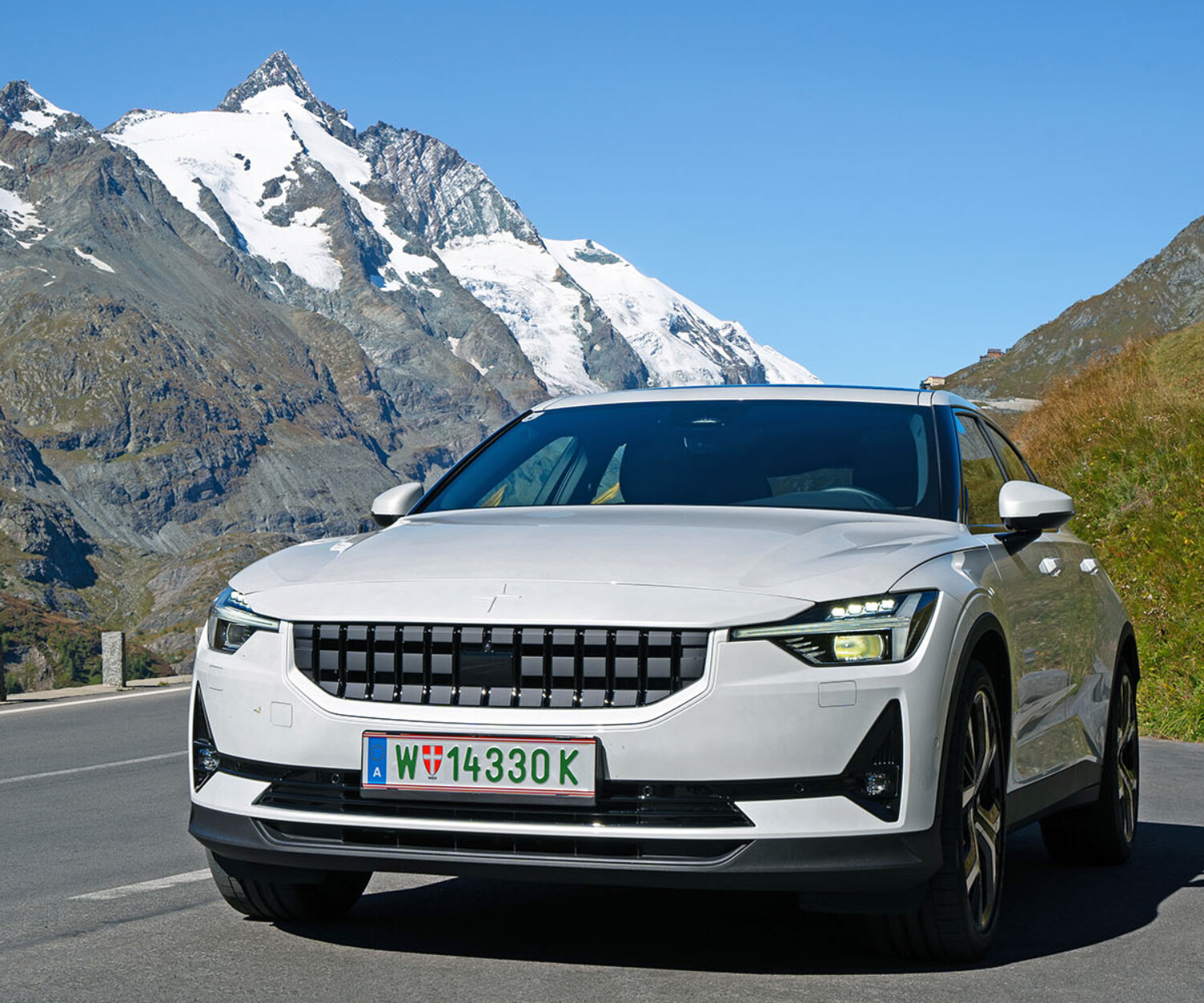 Polestar 2 mit dem Großglockner im Hintergrund | Photo: Armin Hoyer