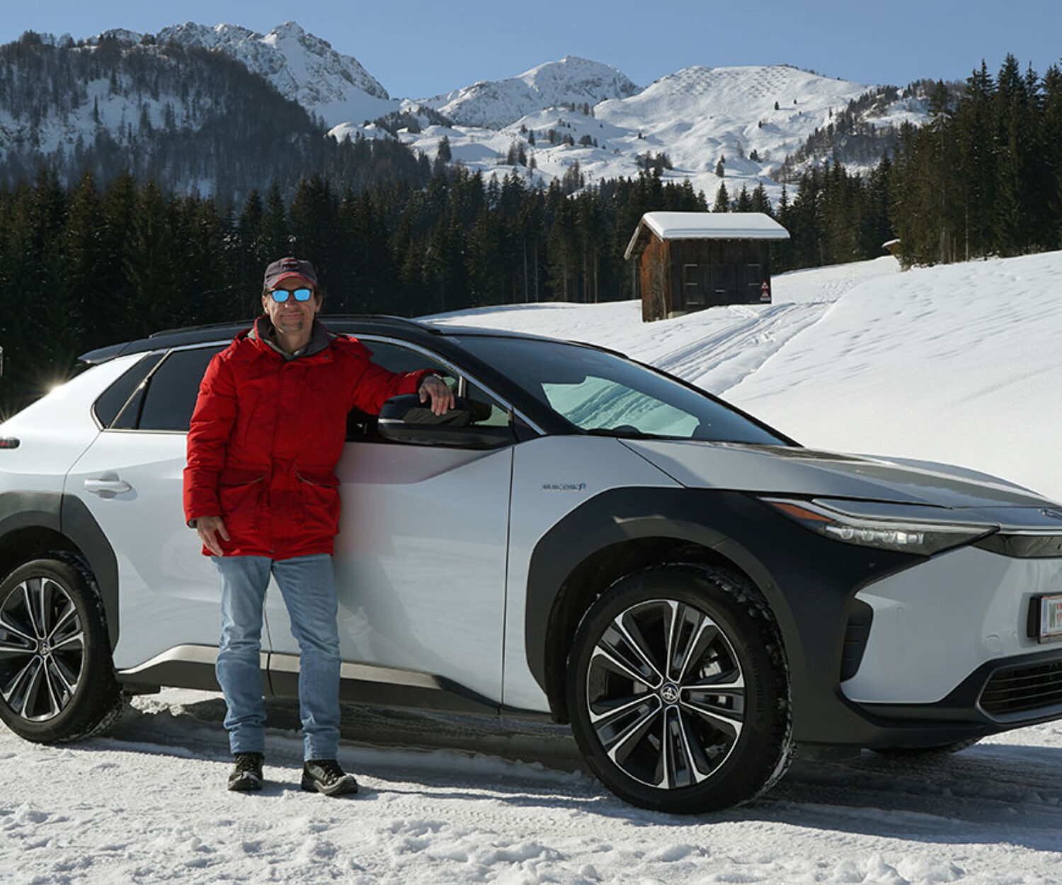 Armin in front of Toyota bZ4X | Photo: Armin Hoyer