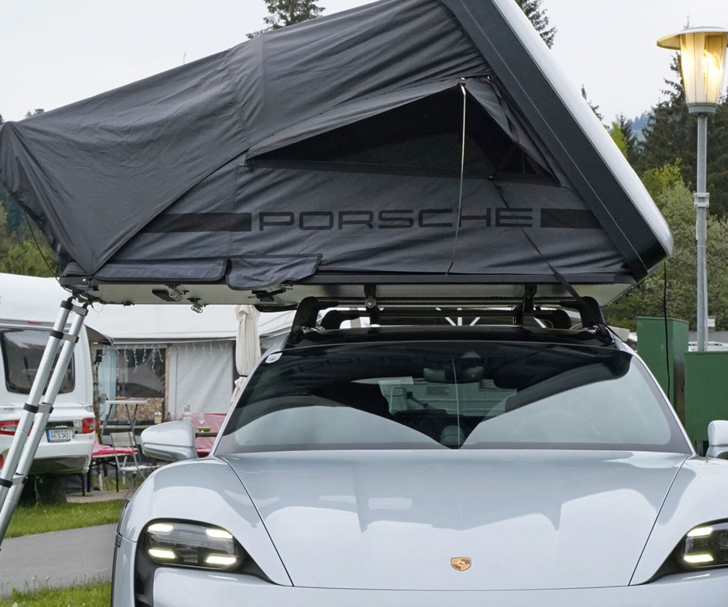 Porsche Taycan equipped with rooftop tent | Photo. Armin Hoyer