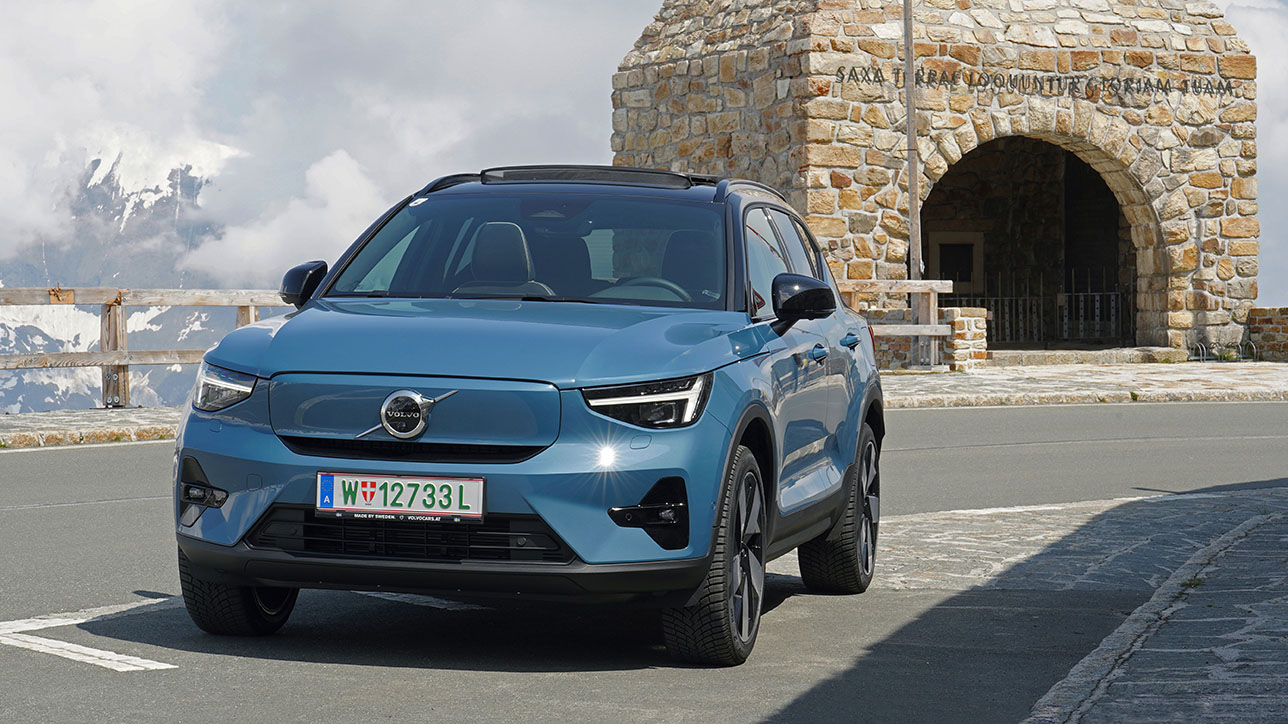 Volvo XC40 Recharge Pure Electric in front of Fuschertörl | Photo: Armin Hoyer