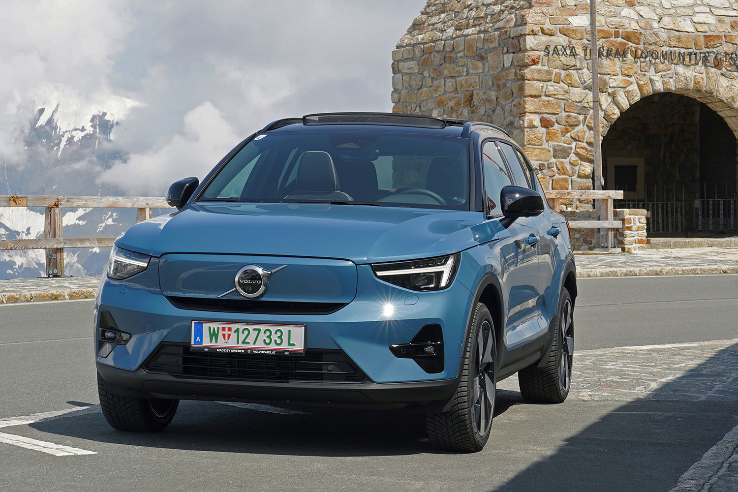 Volvo XC40 Recharge Pure Electric in front of Fuschertörl | Photo: Armin Hoyer