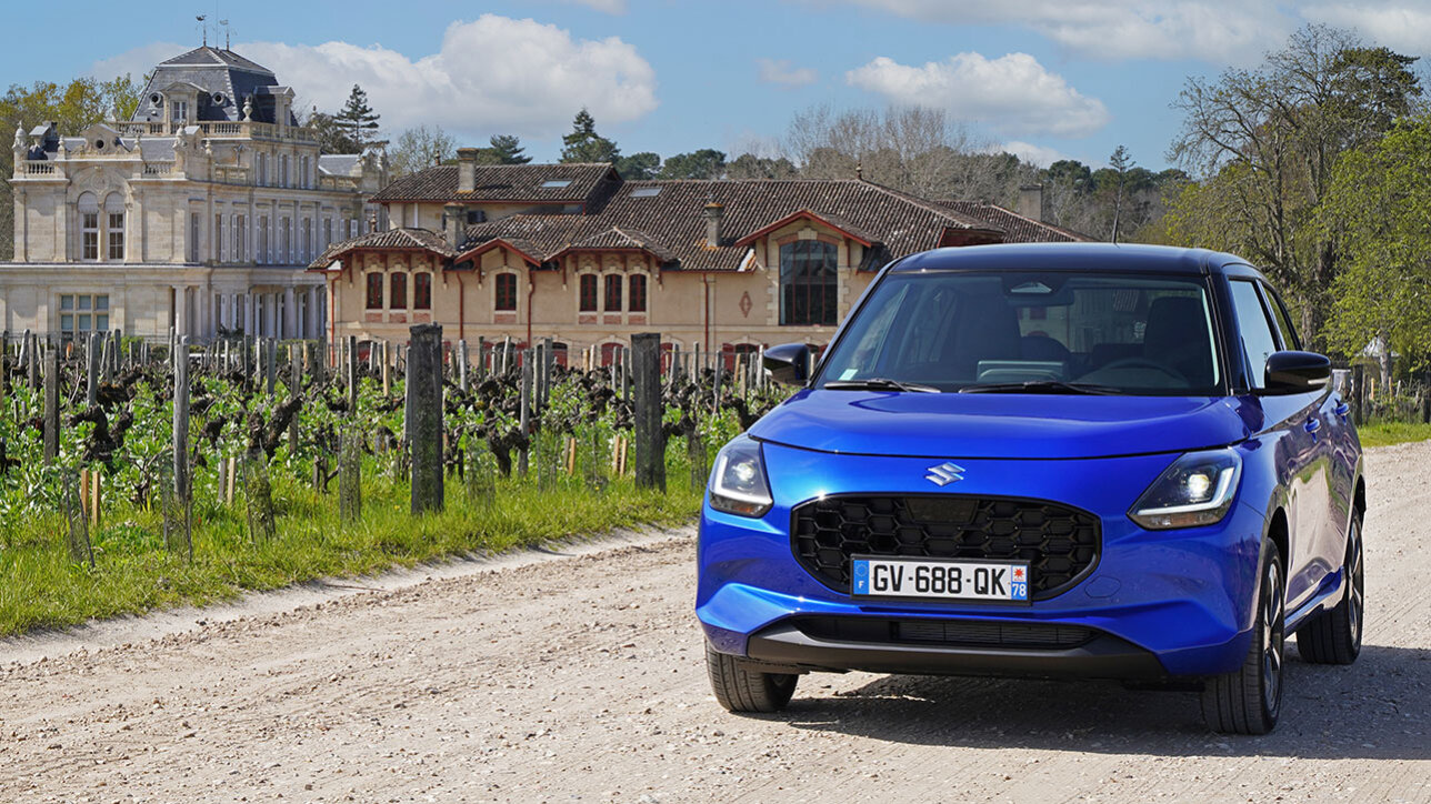Suzuki Swift in front of Château Giscours | Photo: Armin Hoyer