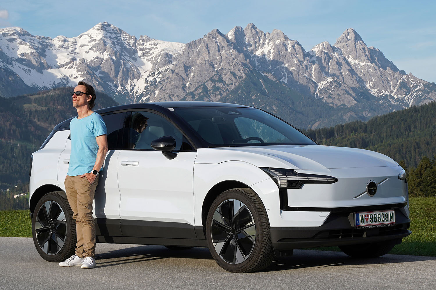 Volvo EX30 vor den Loferer Steinbergen