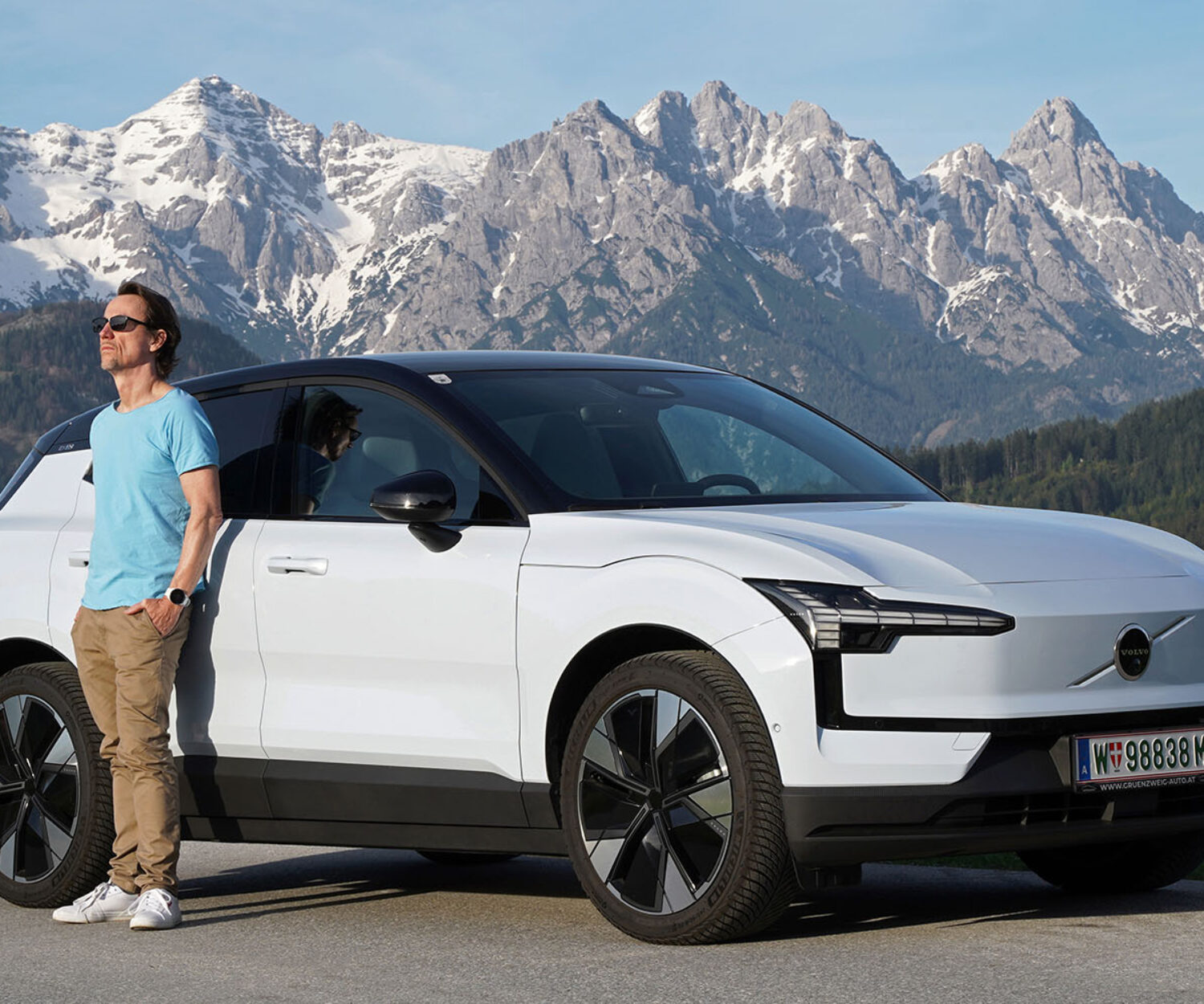 Volvo EX30 vor den Loferer Steinbergen