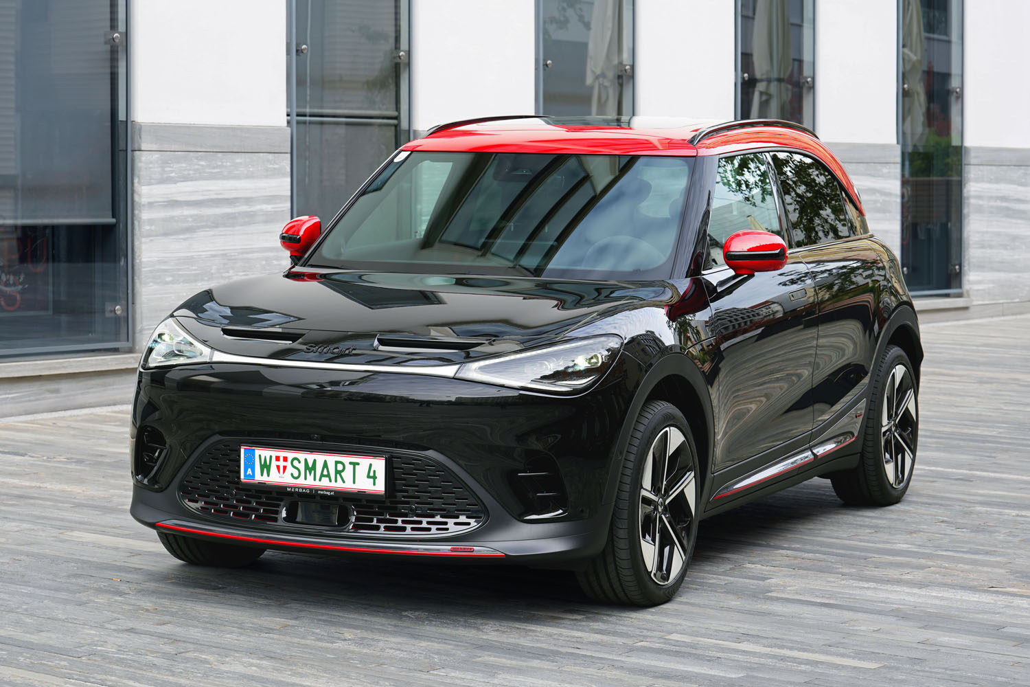 Der E-SUV Smart #1 Brabus in der Innenstadt von Innsbruck.