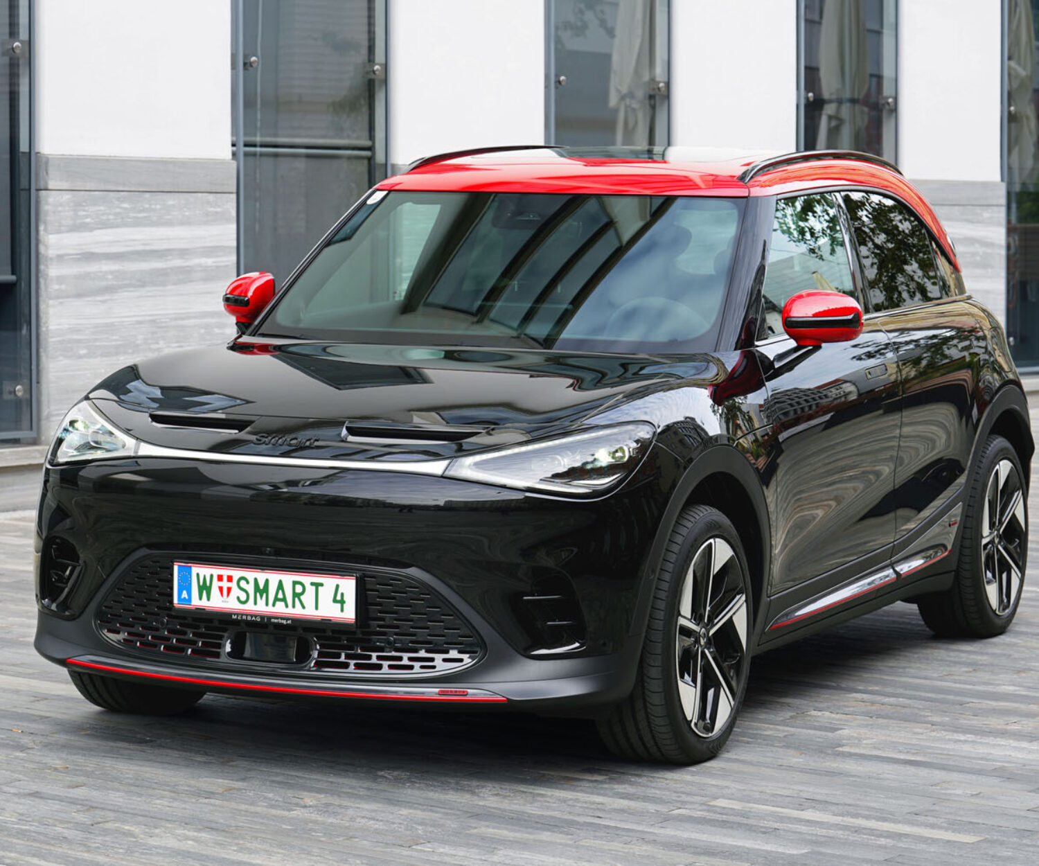 Der E-SUV Smart #1 Brabus in der Innenstadt von Innsbruck.