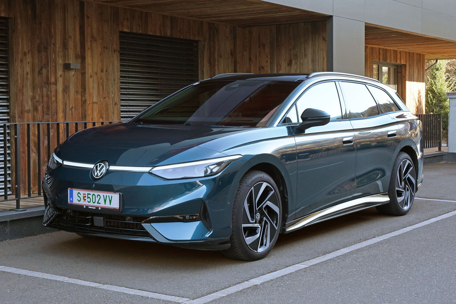 VW ID.7 Tourer Pro 210 kW Business in St. Johann in Tirol.